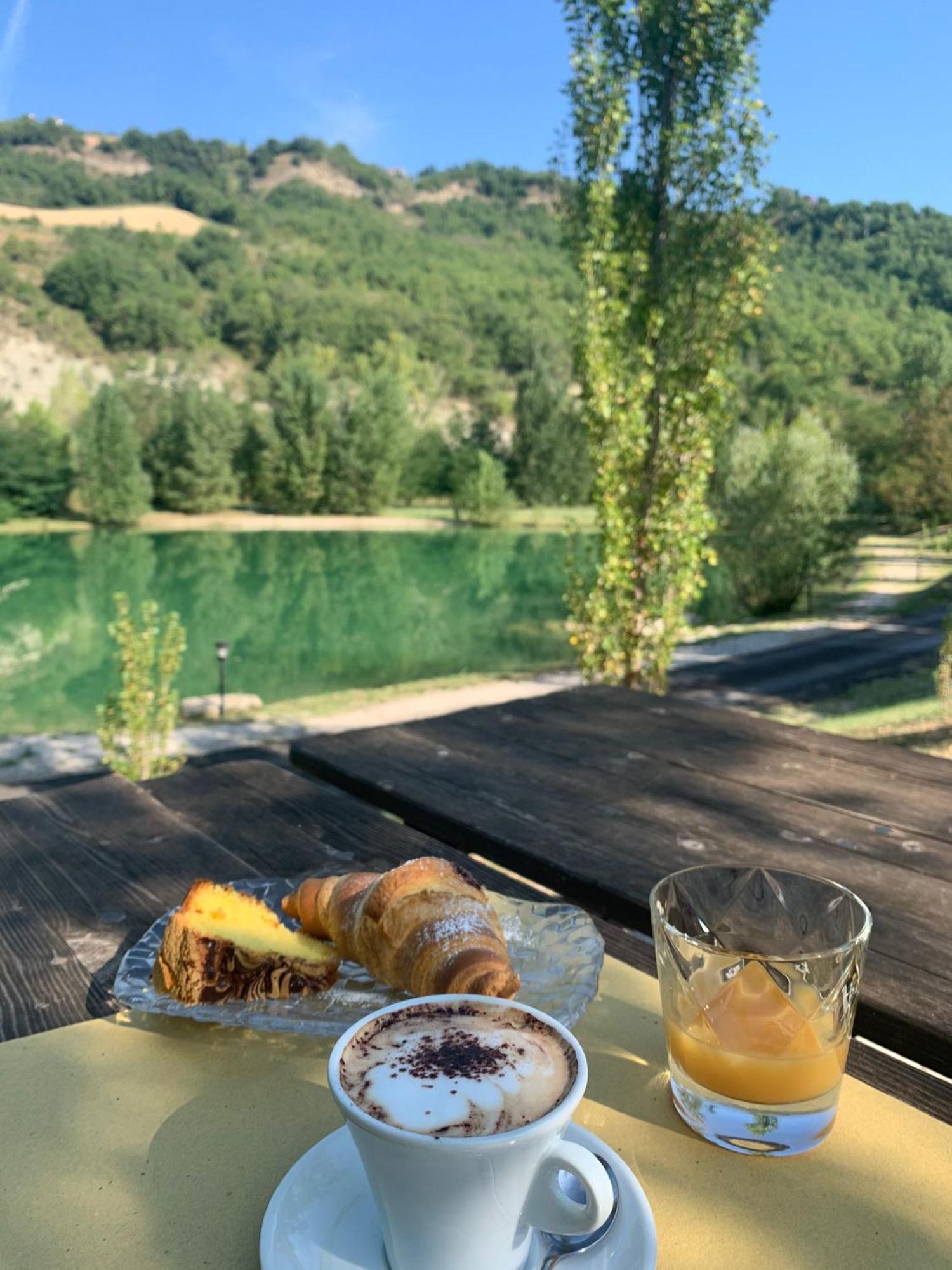 L'Anfora Country Club Bed & Breakfast Basciano ภายนอก รูปภาพ